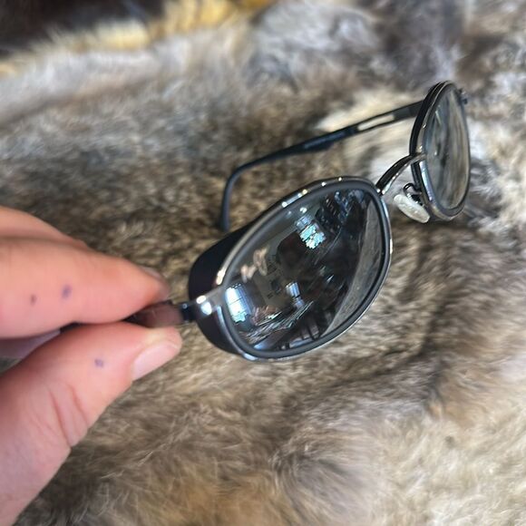 Stylish Black Oval Sunglasses Maui Jim (BK1) - Picture 2 of 4